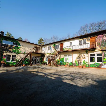 White Der Sportschule Badura * Λειψία