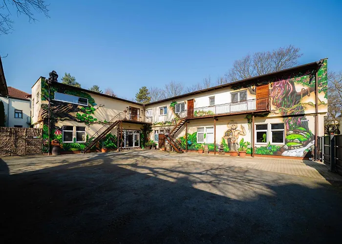 White Der Sportschule Badura * Λειψία